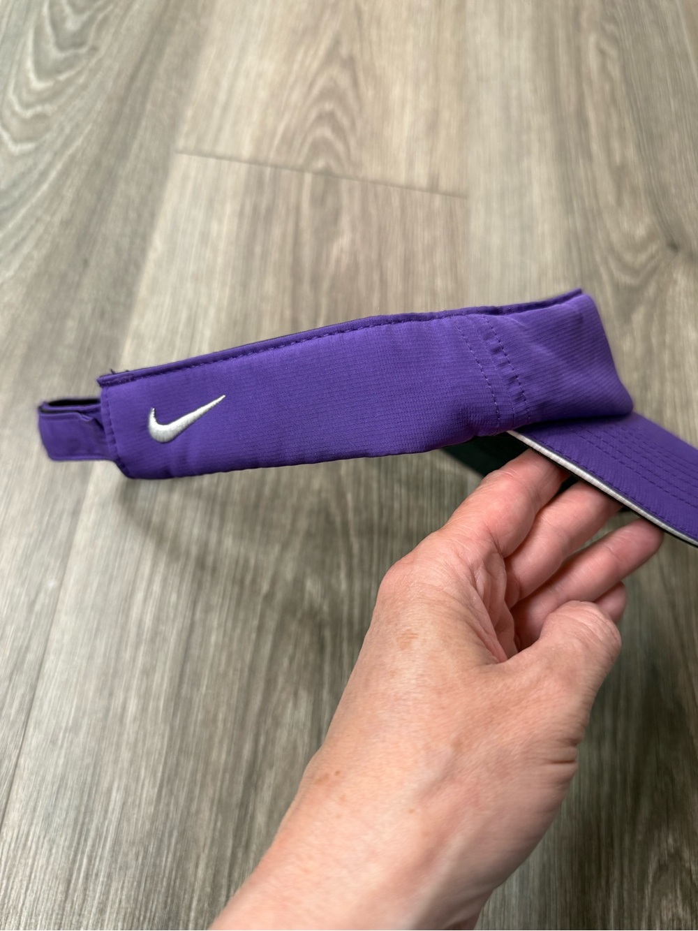 Nike Golf Visor Hat Womens One Size Adjustable Embroidered Logo Purple - Picture 4 of 8